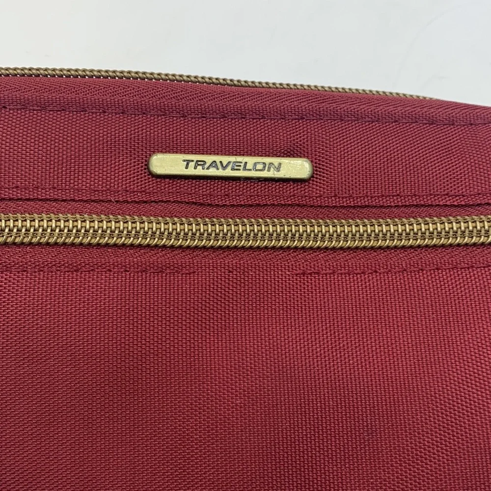 Red travelon standard size nylon wallet as is. SM3741